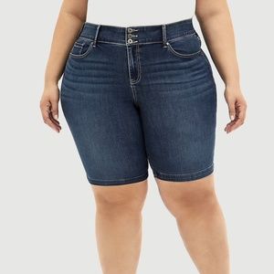 Torrid Plus Size High Rise Jegging Bermuda Short Medium Wash
